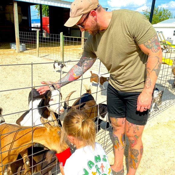 Meet your Posher, Cheney - Picture 1 of 1